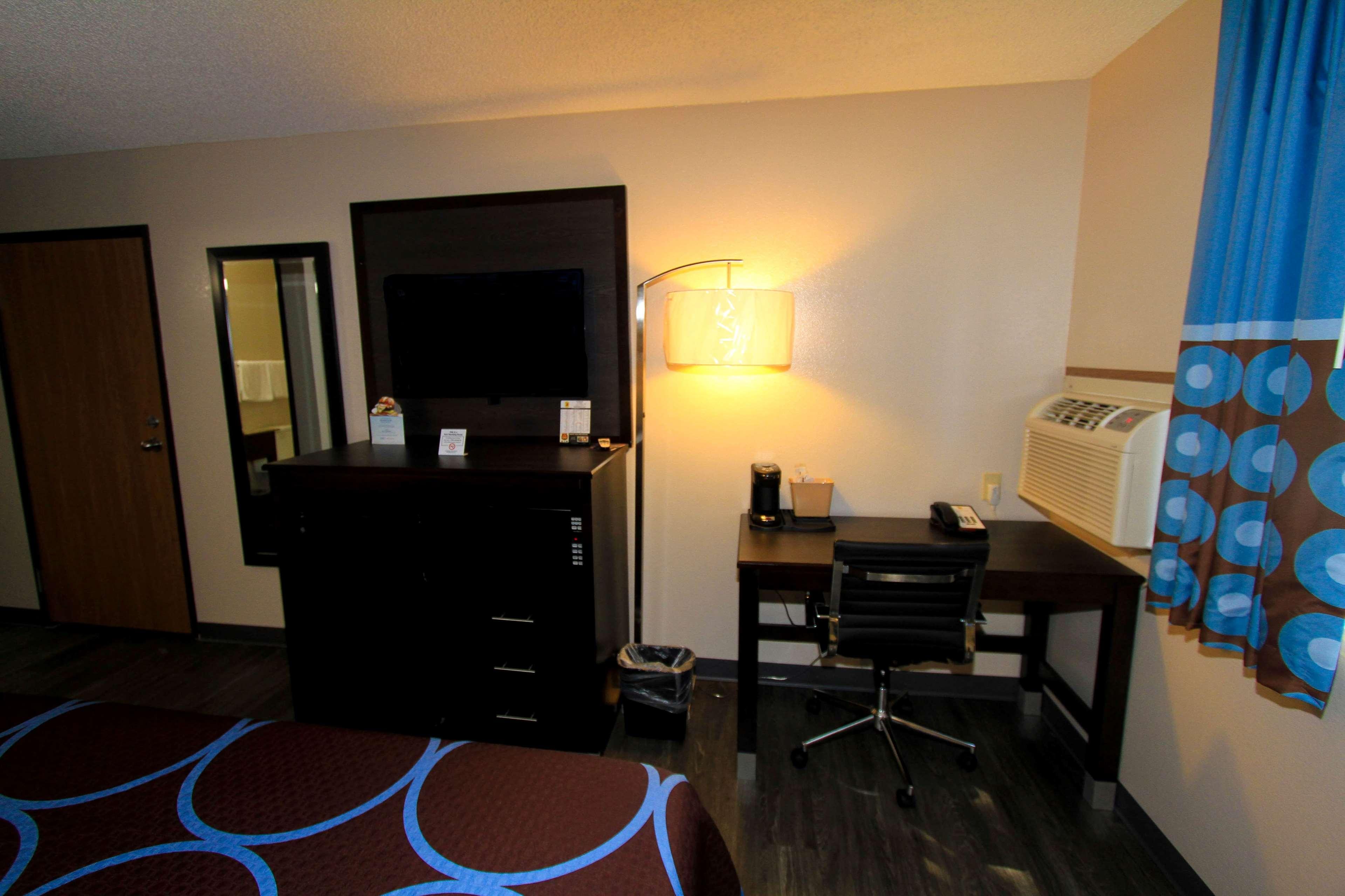 Super 8 By Wyndham Lenexa Overland Park Area/Mall Area Luaran gambar